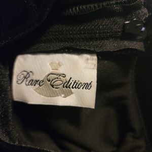 Rare Edition Brand size 5 red black